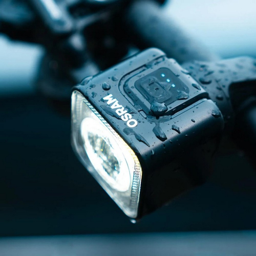 OSRAM predné cyklistické svetlo LEDsBIKE COMPACT 50 detail v daždi