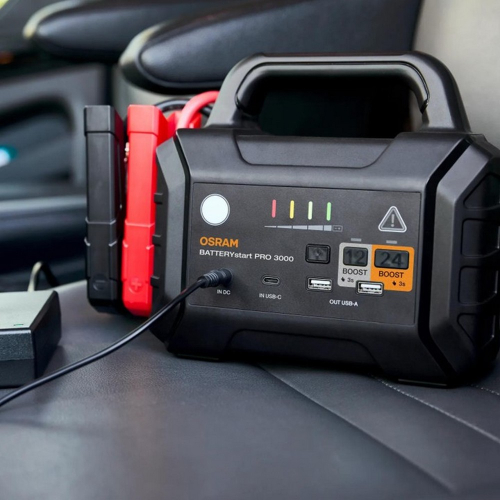 OSRAM BATTERYstart PRO 3000 prenášanie pri vozidle