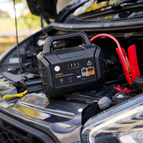 OSRAM BATTERYstart PRO 3000 v interiéri vozidla