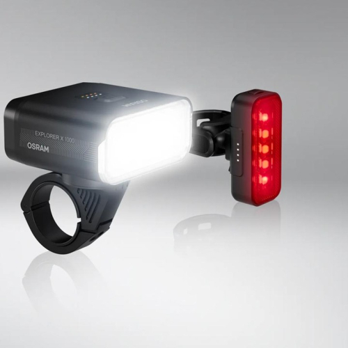 OSRAM LEDsBIKE EXPLORER X 1000 SET zapnuté svetlá na stojane