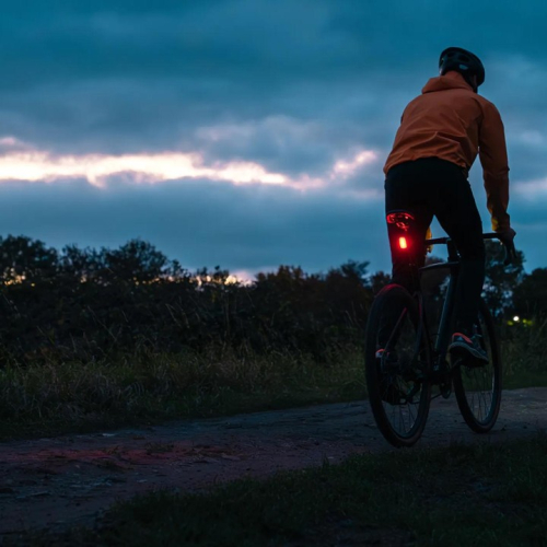 OSRAM LEDsBIKE EXPLORER X 1000 zadné svetlo pri večernej jazde