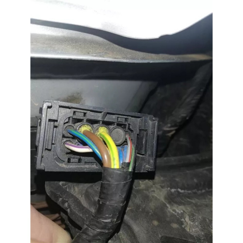 OSRAM H7 LEDriving SMART CANBUS detail elektrického konektora