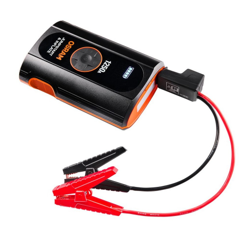 OSRAM BATTERYjumpstart 1250A pripojený k štartovacím káblom