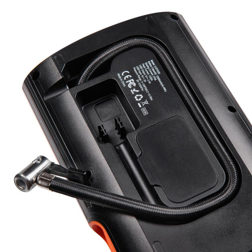 OSRAM BATTERYjumpstart 1250A zadná strana s kompresorovou hadicou