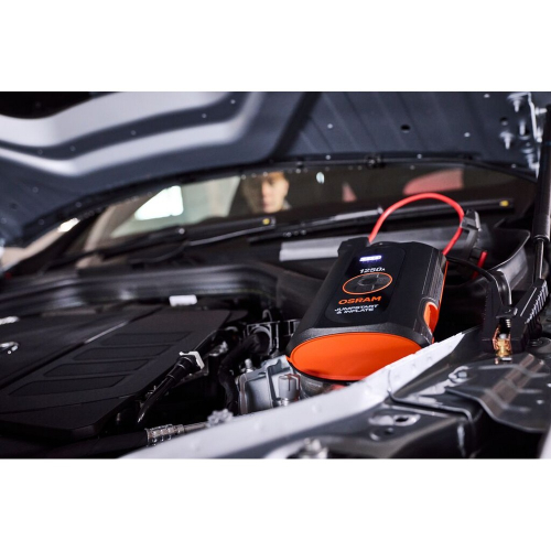 OSRAM BATTERYjumpstart 1250A pracovné svetlo pri vozidle