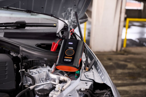 OSRAM BATTERYjumpstart 1250A pri štartovaní vozidla