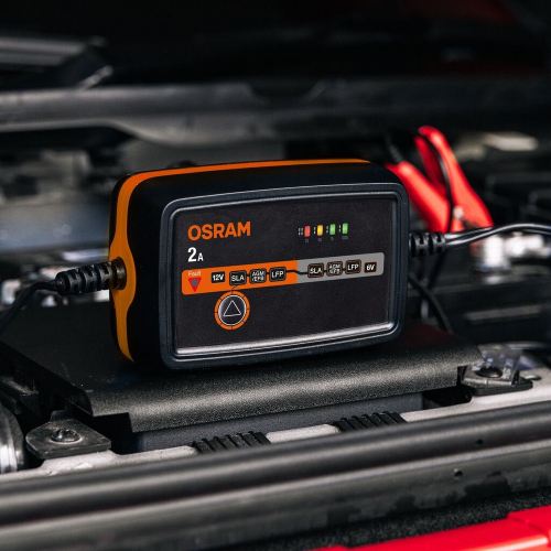 OSRAM BATTERYcharge 1002 počas nabíjania v motorovom priestore