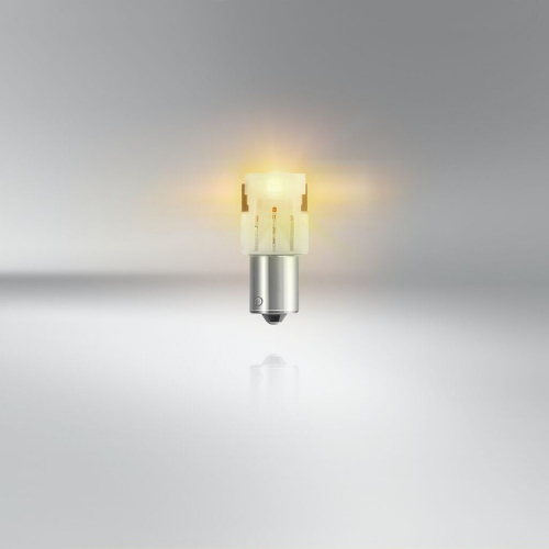 Rozsvietená oranžová LED žiarovka OSRAM LEDriving SL PY21W s päticou BAU15s