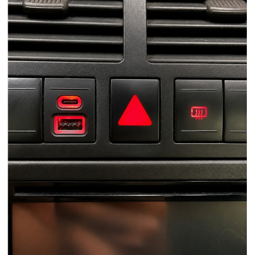 USB nabíjačka v palubnej doske Volkswagen Polo