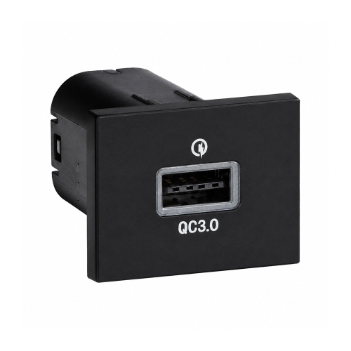 Detail USB QC3.0 portu do palubnej dosky