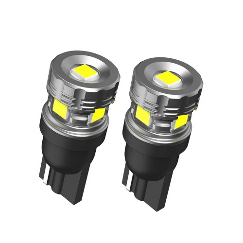 Pár LED žiaroviek T10 W5W na bielom pozadí s hornými a bočnými LED čipmi