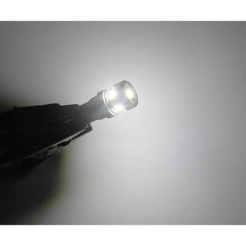 Ukážka svietenia LED žiarovky T10 W5W s jasným bielym svetlom