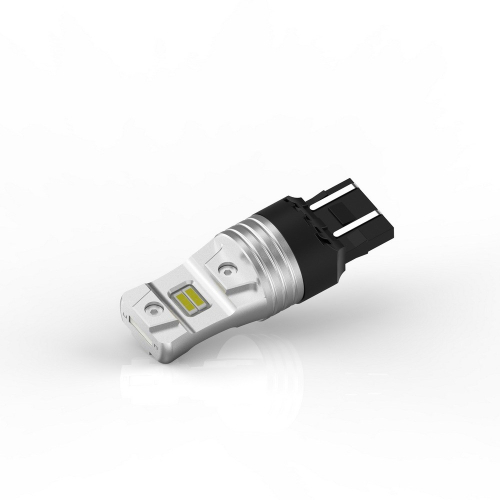 Dvojica bielych LED žiaroviek T20 7443 s hliníkovým chladičom a päticou W21/5W