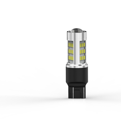 LED žiarovka T20 7443 z bočného profilu s čipmi rozmiestnenými po celom obvode