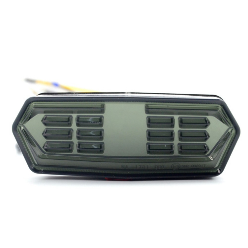 Detail dymového krytu LED zadného svetla pre motocykel