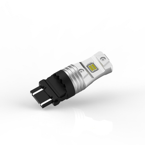 LED žiarovka T20 3157 s bielymi CSP čipmi, hliníkovým telom a päticou P27/7W