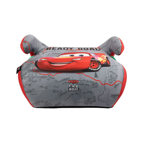 Čelný pohľad na detský auto podsedák Disney Cars s postavičkou McQueena na sivom pozadí s mapou