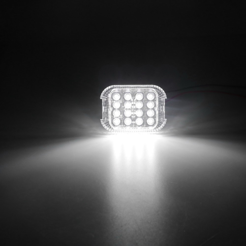 LED svetlo pri zapnutí s rovnomerným bielym svetelným kužeľom pred svietidlom