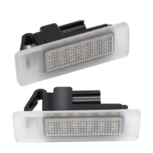 Detail LED svetla ŠPZ s čírym krytom a integrovanými LED diódami