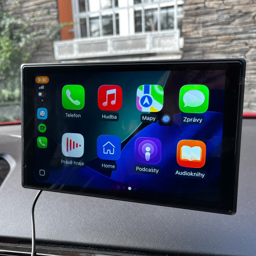Prídavný 8" monitor do auta DS-804caMG s Apple CarPlay na displeji, umiestnený na palubnej doske