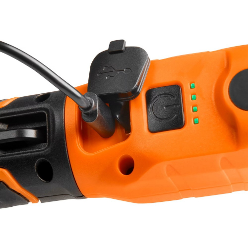 Detail USB nabíjacieho konektora, vypínača a zelených LED indikátorov stavu batérie